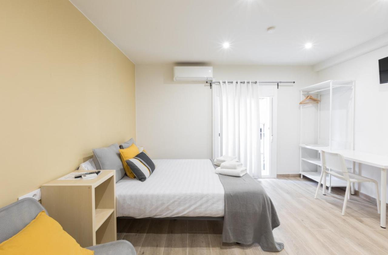 Hostal Oliveta Barcelona Exterior photo