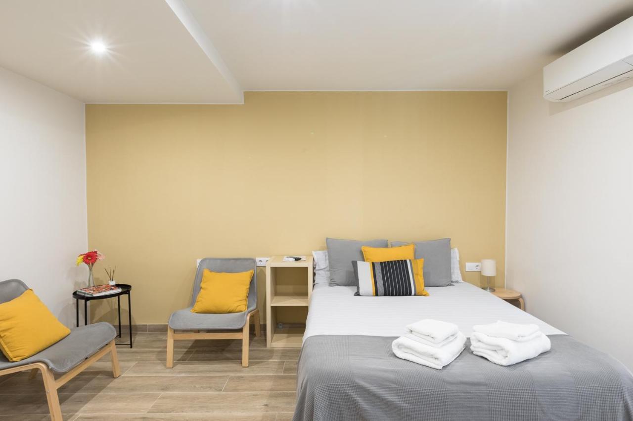 Hostal Oliveta Barcelona Exterior photo