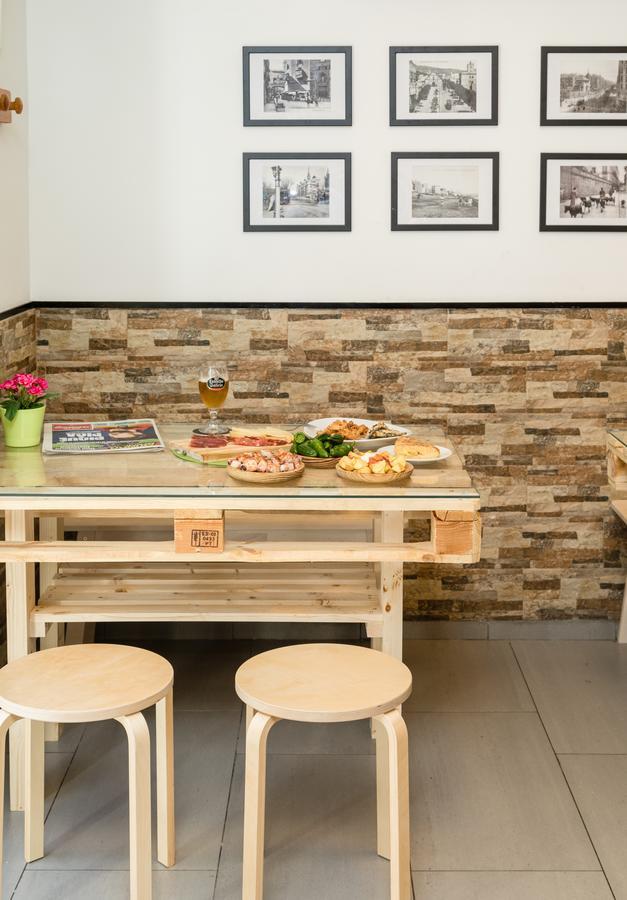 Hostal Oliveta Barcelona Exterior photo